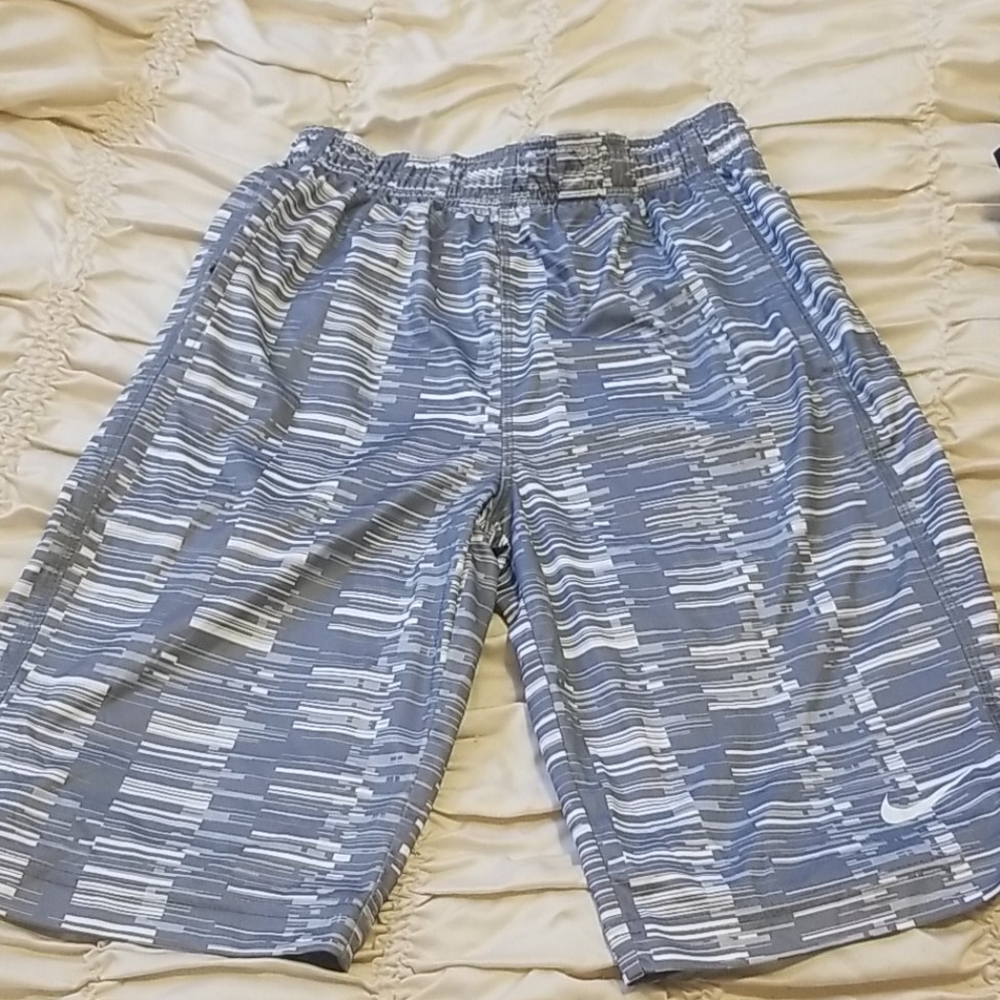 Shorts - Picture 2 of 3